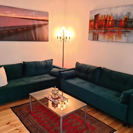 Nana-Eg-80M2 Sanierter Altbau-Parkplatz-Kleiner Garten-Wlan-Netflix-2Zimmer-Kueche-Dusche-Wanne-Waschmaschine 오버하우젠 외부 사진