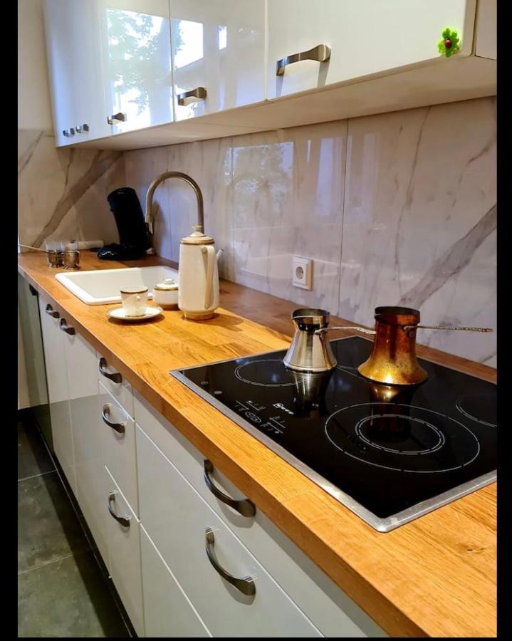 Nana-Eg-80M2 Sanierter Altbau-Parkplatz-Kleiner Garten-Wlan-Netflix-2Zimmer-Kueche-Dusche-Wanne-Waschmaschine 오버하우젠 외부 사진