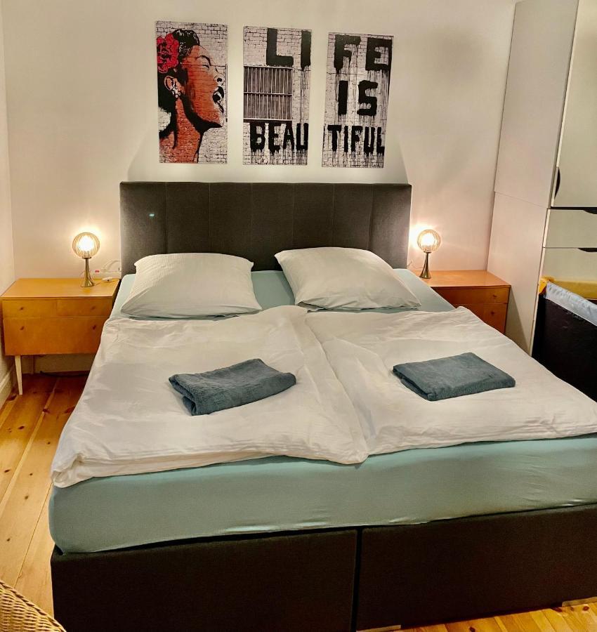 Nana-Eg-80M2 Sanierter Altbau-Parkplatz-Kleiner Garten-Wlan-Netflix-2Zimmer-Kueche-Dusche-Wanne-Waschmaschine 오버하우젠 외부 사진