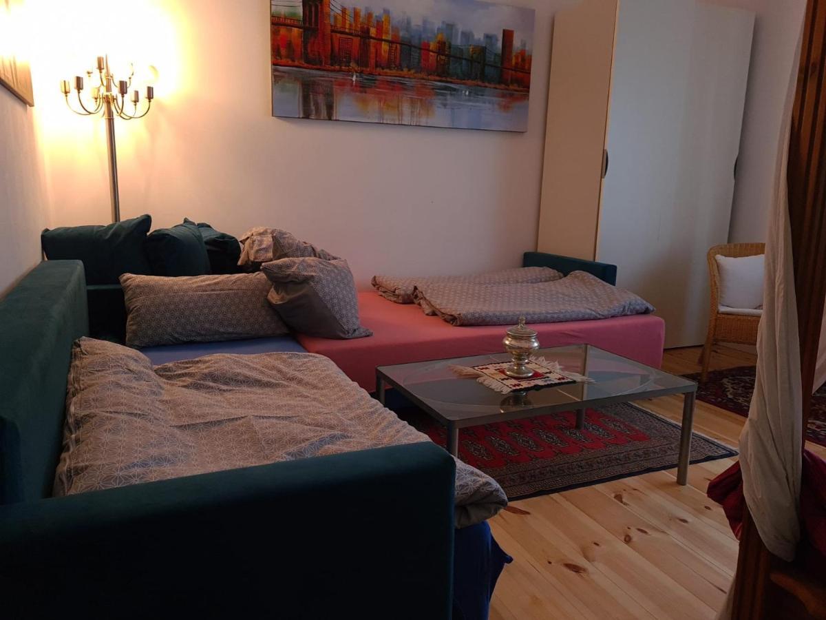 Nana-Eg-80M2 Sanierter Altbau-Parkplatz-Kleiner Garten-Wlan-Netflix-2Zimmer-Kueche-Dusche-Wanne-Waschmaschine 오버하우젠 외부 사진