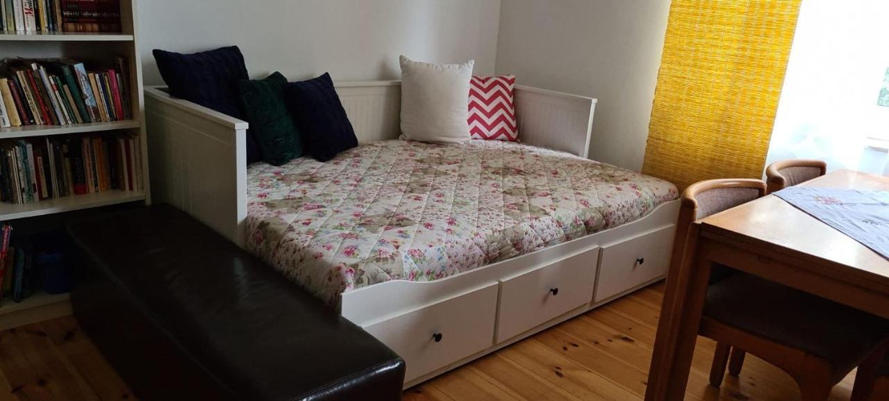 Nana-Eg-80M2 Sanierter Altbau-Parkplatz-Kleiner Garten-Wlan-Netflix-2Zimmer-Kueche-Dusche-Wanne-Waschmaschine 오버하우젠 외부 사진